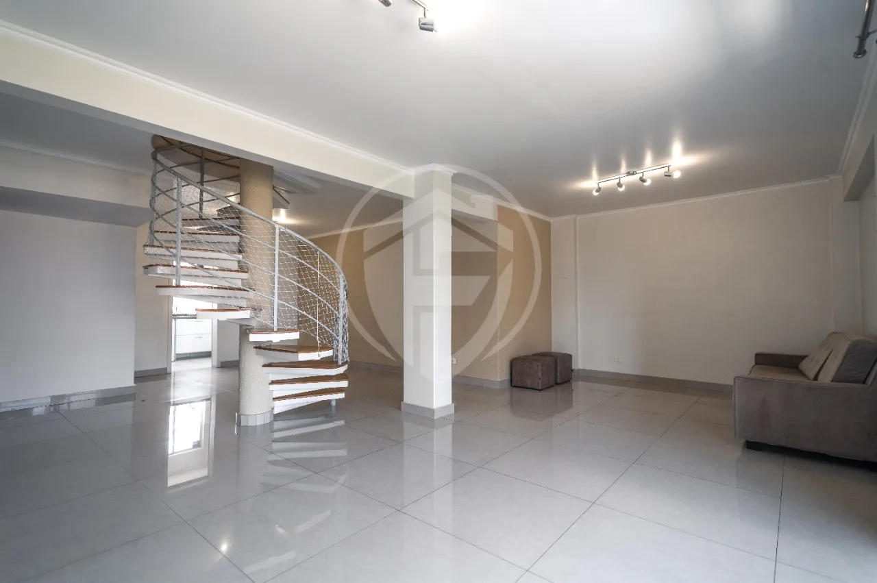 Apartamento Duplex no Cabral - 150m² | 3 quartos | 2 vagas de garagem - Foto 1